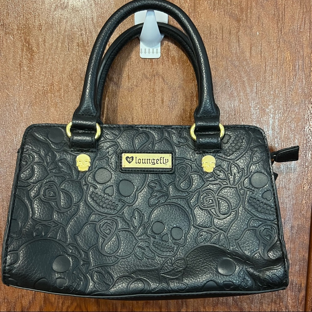 Black skull loungefly bag